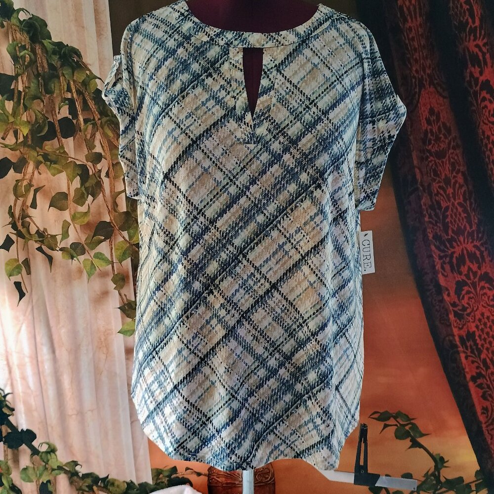 NWT: CURE Sze 2XL Blue Plaid Keyhole Neck Tunic Top